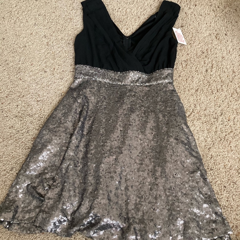 VENUS Black and Silver Sequin sparkling Mini cocktail Dress size 4 new with tags